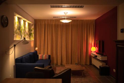 Posezení v ubytování Independent Basement Apartment