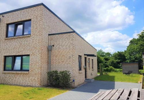 a brick building with a bench in front of it at Ferienhaus Norderdiek in Harrislee