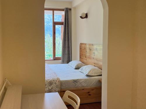 เตียงในห้องที่ Anandvan, A Nature Homestay