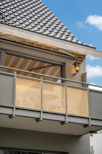 a balcony on the side of a house at Elegant in Aschaffenburg