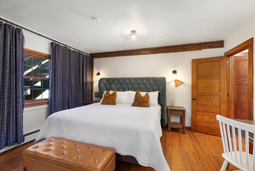 Postel nebo postele na pokoji v ubytování Phoenicia Lodge