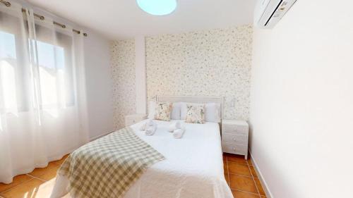Ένα ή περισσότερα κρεβάτια σε δωμάτιο στο Apartamentos Consuegra frente a los molinos