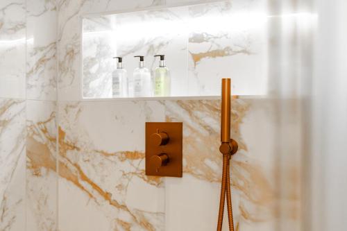 Dragon Suites Luxury Apartments at 9 Albyn Place photo 88