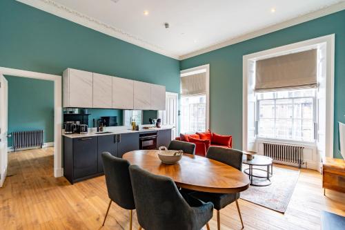 Dragon Suites Luxury Apartments at 9 Albyn Place photo 82