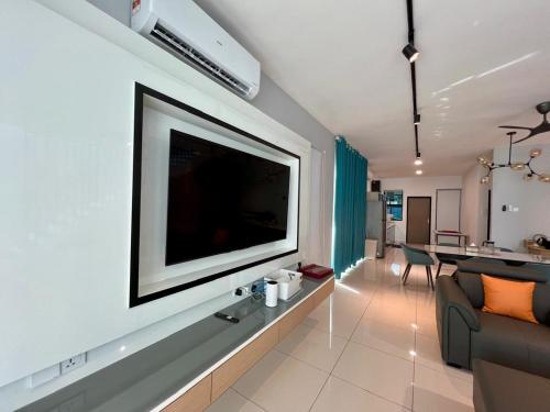 Μια τηλεόραση ή/και κέντρο ψυχαγωγίας στο Villa 25 Private Pool Langkawi