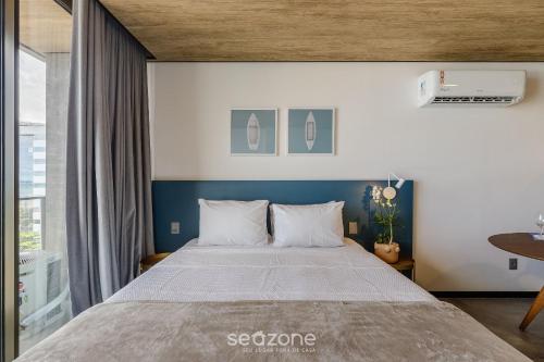 Una cama o camas en una habitación de NWTs - Estudios con vista lateral al mar en Maceió III