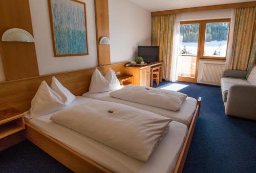 Katil atau katil-katil dalam bilik di Erlebnishotel Fendels