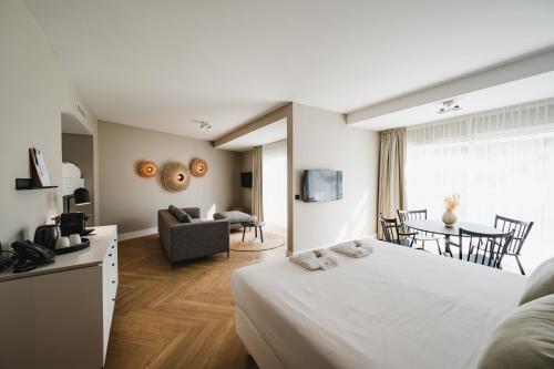 Кровать или кровати в номере Van der Valk Hotel Bloom Saint Aygulf