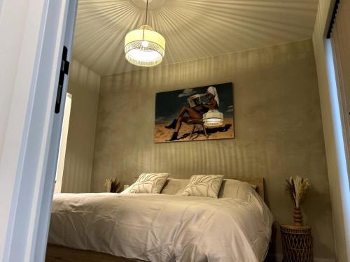 Una cama o camas en una habitación de Sleepy Monkey