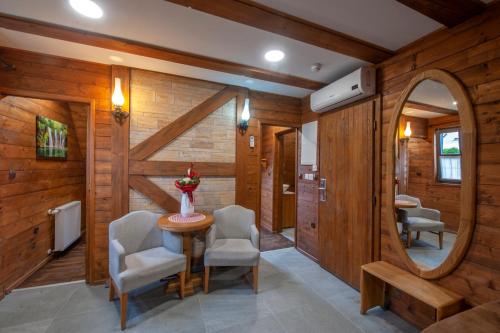 A seating area at Ethno Houses Plitvice Lakes Hotel