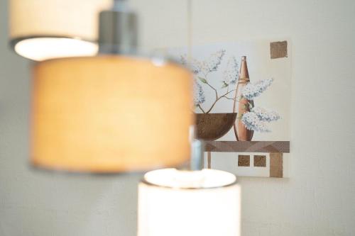 a lamp on a table with a plant on a wall at Grömitz Center 313 Am Strande in Grömitz