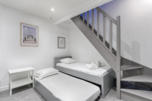 Photo de la galerie de l'établissement Appartement de charme au coeur des Batignolles, à Paris