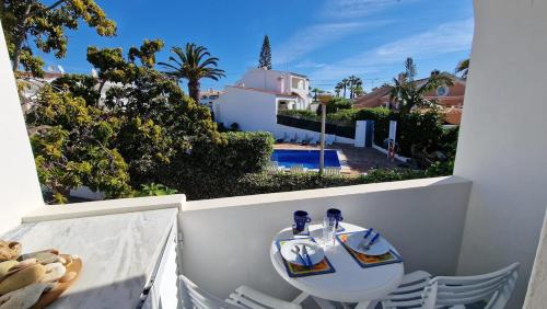 Apartamento 2 quartos, 2 wc, vista mar e piscina