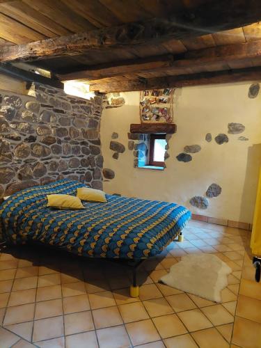 Postel nebo postele na pokoji v ubytování Gîte La petite Combe du Castanet
