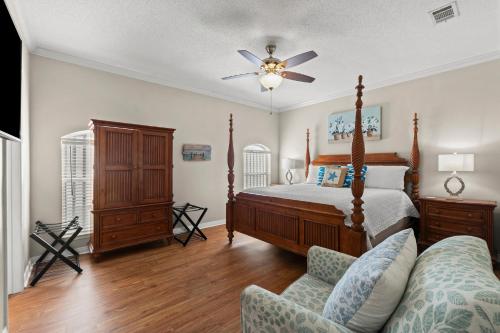 Cama ou camas em um quarto em Sweet 'N Salty Private Gated Beach Heated Pool