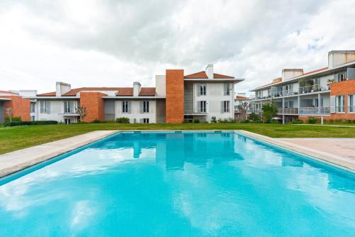 an empty swimming pool in front of houses at Monte da Lua in Sintra