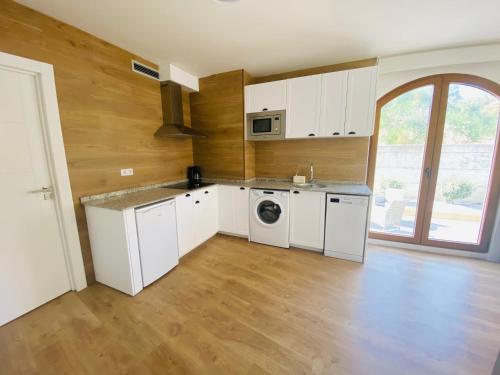 Η κουζίνα ή μικρή κουζίνα στο Apartamentos Palacio Alemar