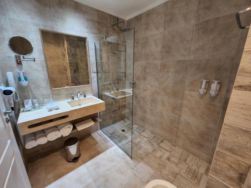 Ένα μπάνιο στο Xelena Hotel & Suites