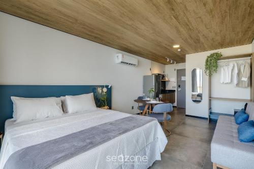 Una cama o camas en una habitación de NWTs - Estudios con vista lateral al mar en Maceió III