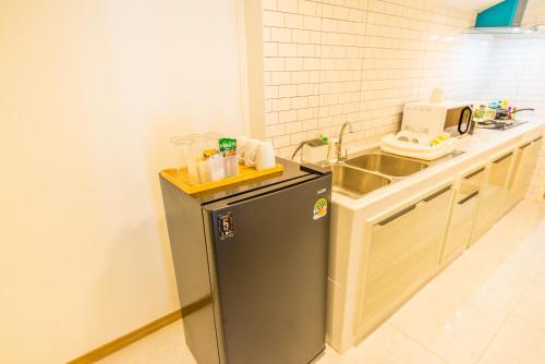 Una cocina o cocineta en Entire minimal house in Chiang Rai