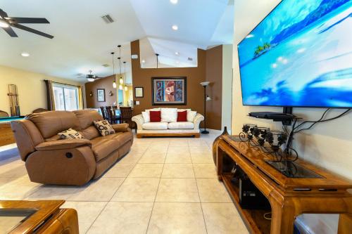 Televisyen dan/atau pusat hiburan di Abode Villas