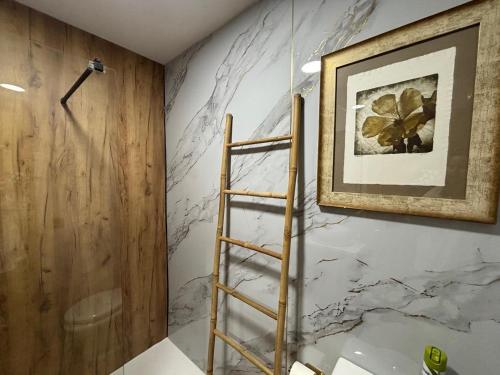 a ladder in a bathroom with a marble wall at Descanso de posada in Posada de Llanes