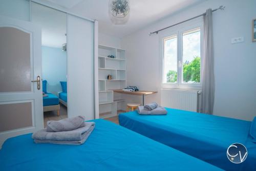 Ένα ή περισσότερα κρεβάτια σε δωμάτιο στο Les Charmes de l'Ardèche