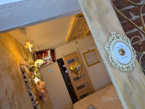 a view of a hallway with a door and a room at La Whiteroom de l'Artois in Souchez