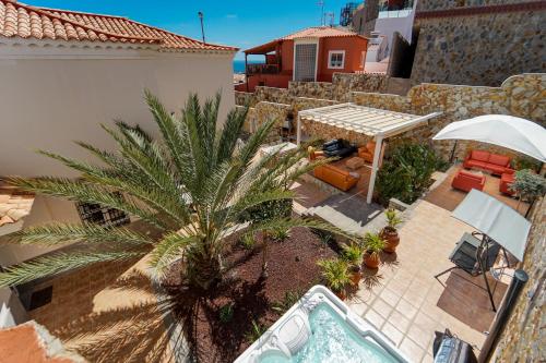 an aerial view of a house with a swimming pool at Villa Magnificent 5-star with sea view, jacuzzi and pool in Arguineguín