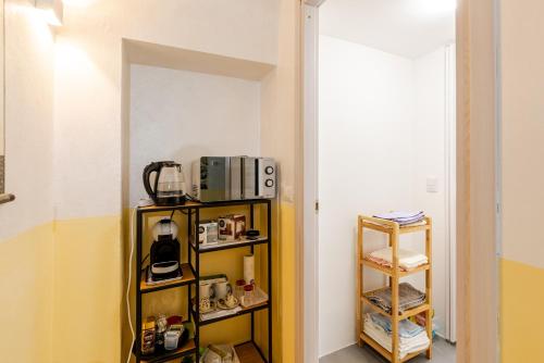 Η κουζίνα ή μικρή κουζίνα στο Studio Zen con Parcheggio gratuito e Check In Automatico 24 ore su 24