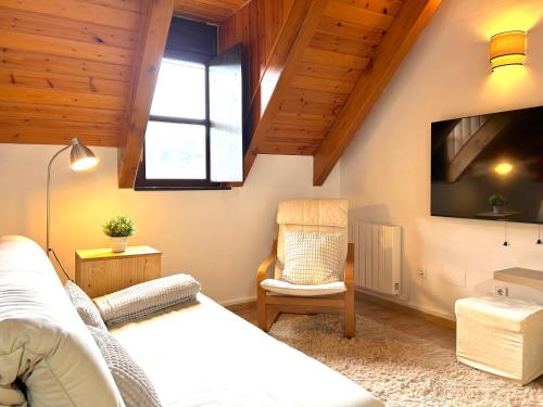 TV a/nebo společenská místnost v ubytování Dúplex acollidor i rústic a Espot by RURAL D'ÀNEU