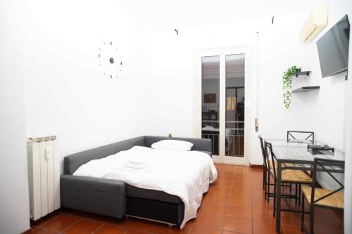 Modern and Central One-Bedroom, 10 min from Colosseum