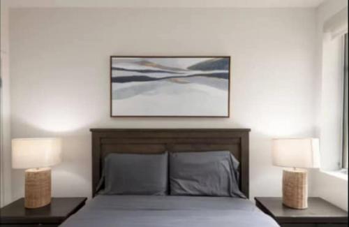 Postel nebo postele na pokoji v ubytování Hosp Walk to Santa Monica Beach Pier