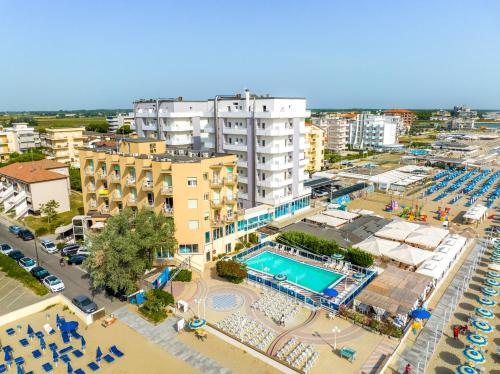Bazén v ubytování Bikini Tropicana Family Hotel nebo v jeho okolí