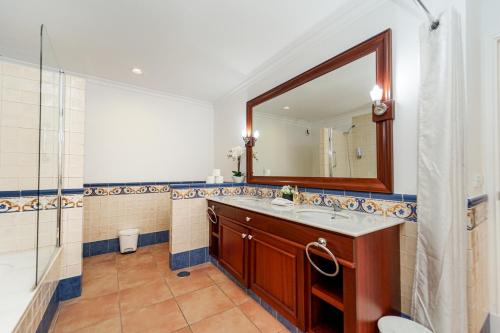 a bathroom with a sink and a mirror at Villa Magnificent 5-star with sea view, jacuzzi and pool in Arguineguín