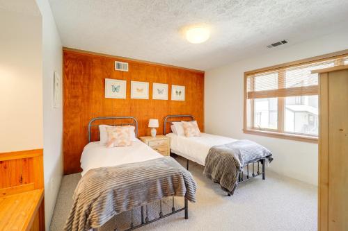 a bedroom with two beds and a window at Walk to Ski Slopes Sugar Mountain Unit with Balcony in Sugar Mountain