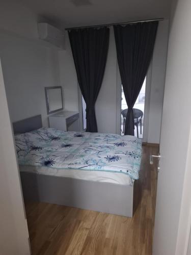 מיטה או מיטות בחדר ב-Eva Apartman