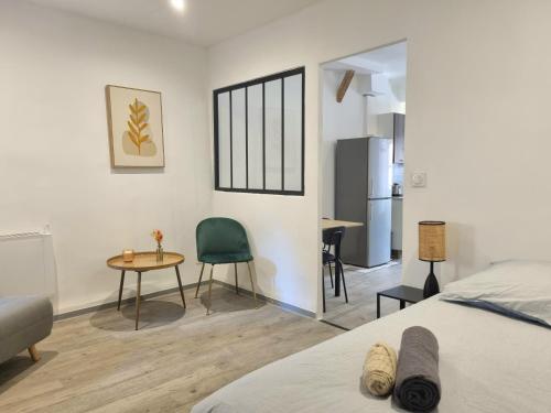 Renovated 2-room apartment in historic center