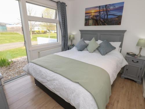 a bedroom with a bed and a large window at Plimoth N6 in Yarmouth