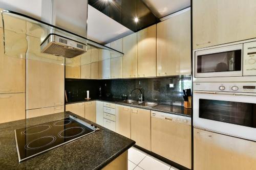 Η κουζίνα ή μικρή κουζίνα στο Villa Doxia