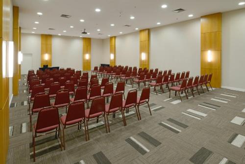 El área de trabajo o centro de convenciones de Staybridge Suites São Paulo by IHG