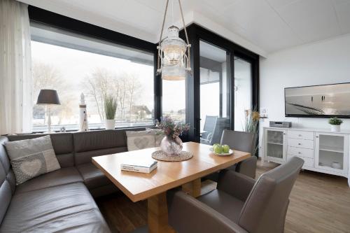 a living room with a couch and a wooden table at Haus Vier Jahreszeiten Captains Koje in Dahme