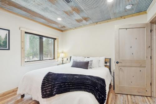 a bedroom with a bed and a window at Bear Butte Hideaway in Deadwood