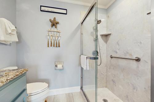 Ein Badezimmer in der Unterkunft Summer Winds Unit #407