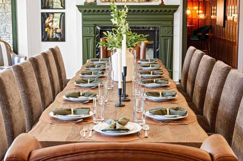 a long table with glasses and plates on it at The Albatross Estate & Golf Links in Fletcher