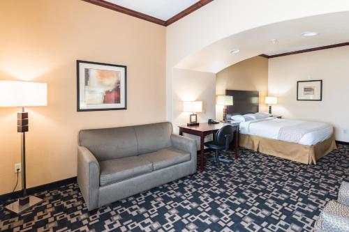 Postel nebo postele na pokoji v ubytování Motel 6-Joshua, TX