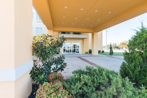 a view of a building with plants in front at Motel 6-Joshua, TX in Joshua