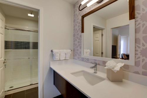 a bathroom with a sink and a mirror at Sonesta ES Suites Sunnyvale in Sunnyvale