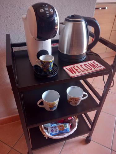 Set per la preparazione di tè e caffè presso Casa dei Comics di Lucca