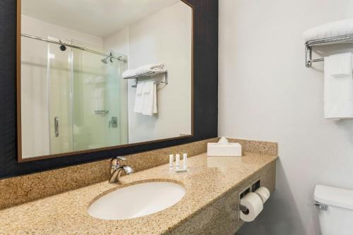Fairfield Inn and Suites by Marriott San Jose Airport Image